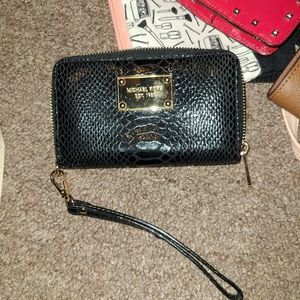 ⭐Make me an offer!⭐Michael Kors Wallet